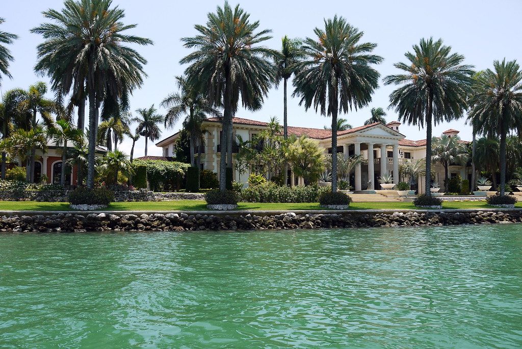 These 25 Celebrity Mansions Are Just Enormous