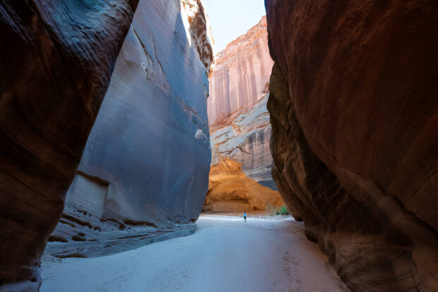 peek a boo utah gulch slot canyon