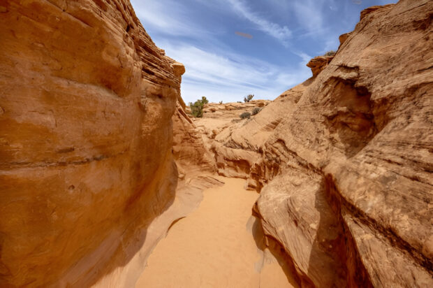peek a boo slot canyon utah